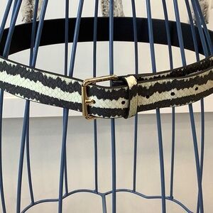 Tory Burch black and cream snakeskin belt with gold hardware. Size XS